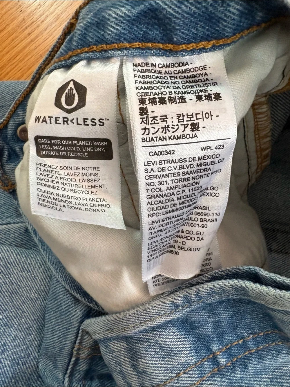Women’s Levi's 501 Light Blue Denim button fly shorts size 25 - Picture 4 of 6
